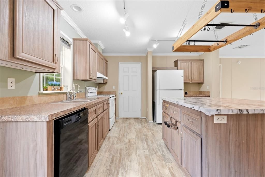En Venta: $249,999 (4 camas, 2 baños, 1568 Pies cuadrados)