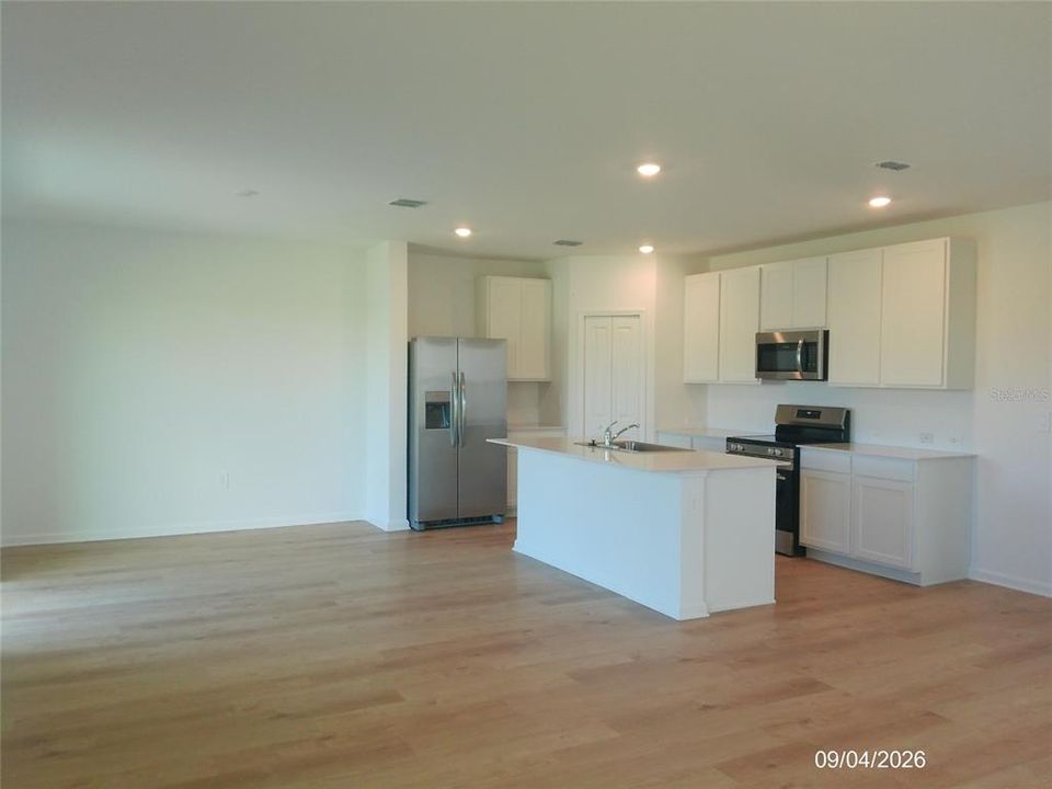 For Rent: $2,100 (4 beds, 2 baths, 1880 Square Feet)