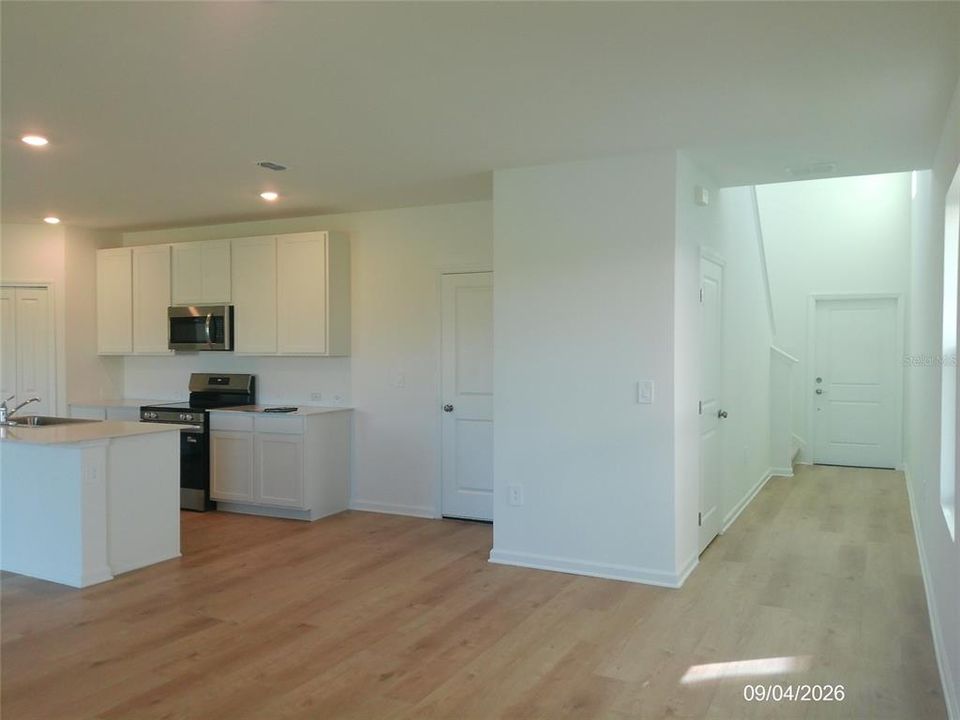 For Rent: $2,100 (4 beds, 2 baths, 1880 Square Feet)