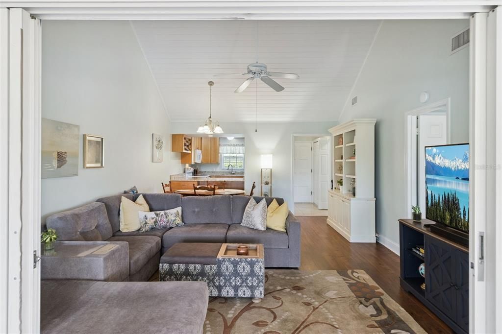 For Sale: $224,900 (2 beds, 2 baths, 1115 Square Feet)