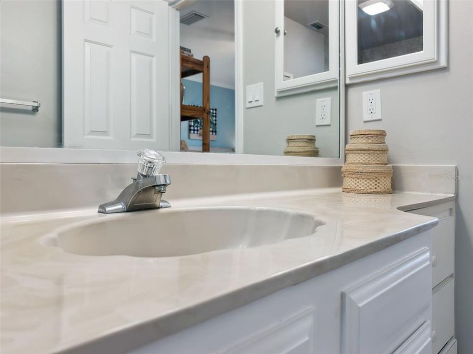 For Sale: $224,900 (2 beds, 2 baths, 1115 Square Feet)