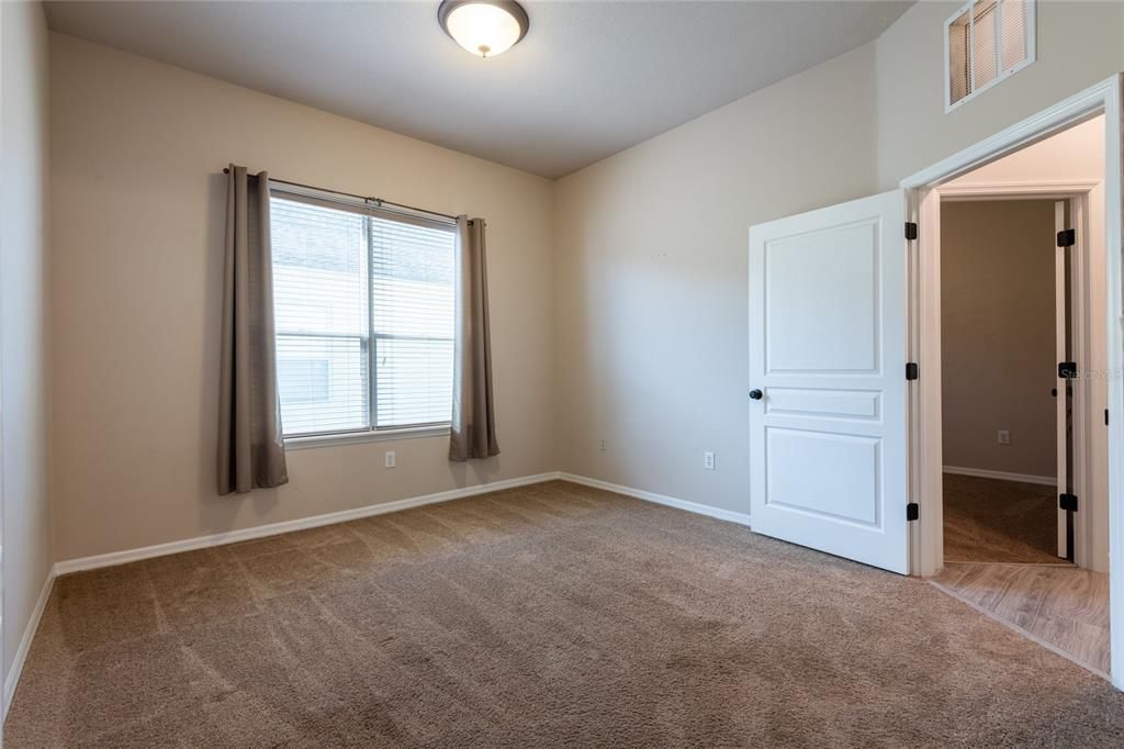 For Sale: $599,000 (5 beds, 3 baths, 3333 Square Feet)