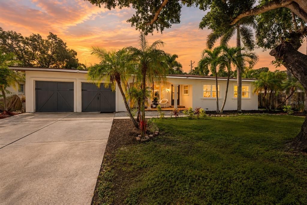 For Sale: $729,000 (3 beds, 3 baths, 1500 Square Feet)