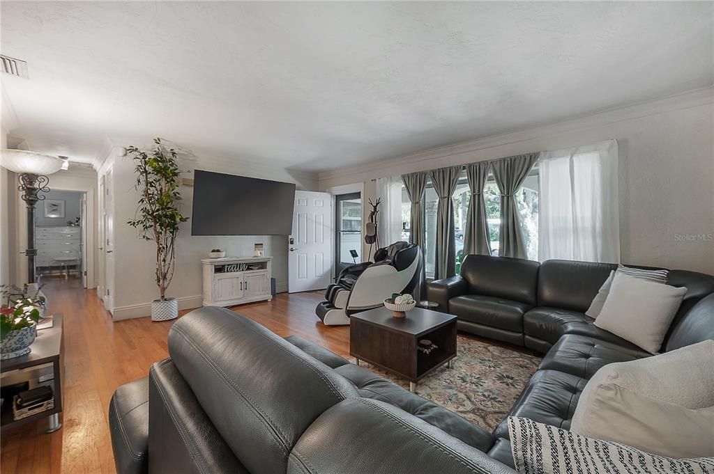 For Sale: $729,000 (3 beds, 3 baths, 1500 Square Feet)