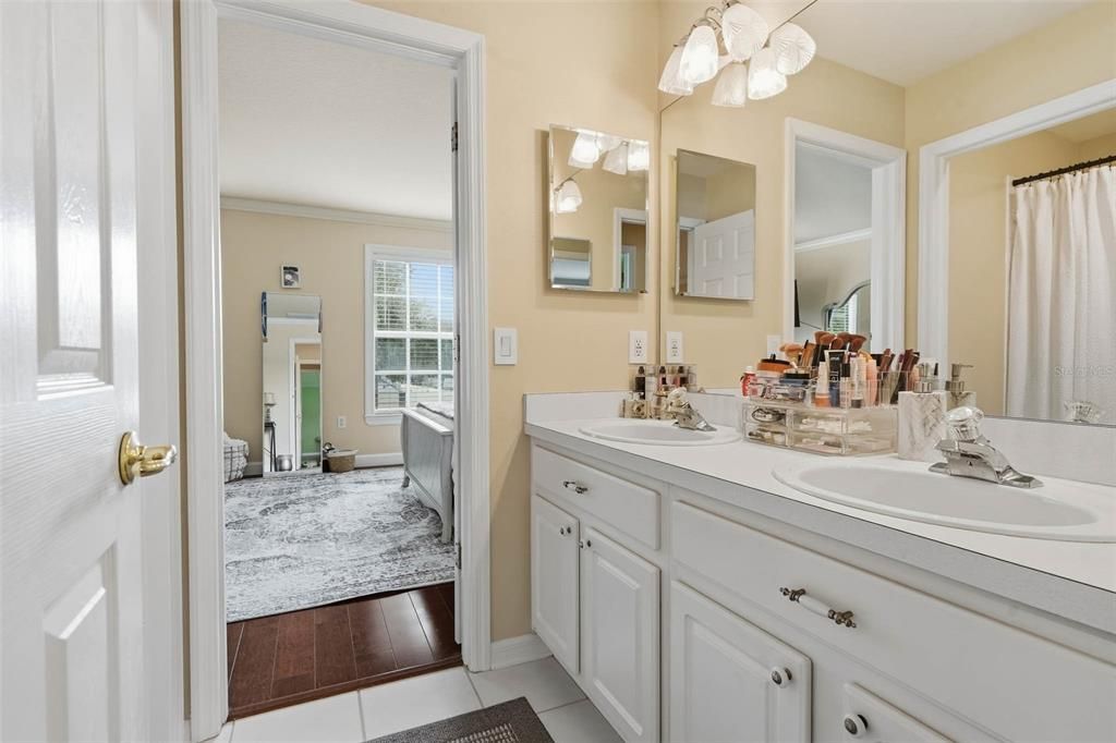 For Sale: $665,000 (4 beds, 2 baths, 2904 Square Feet)