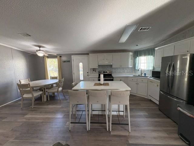 For Rent: $1,400 (2 beds, 2 baths, 1104 Square Feet)