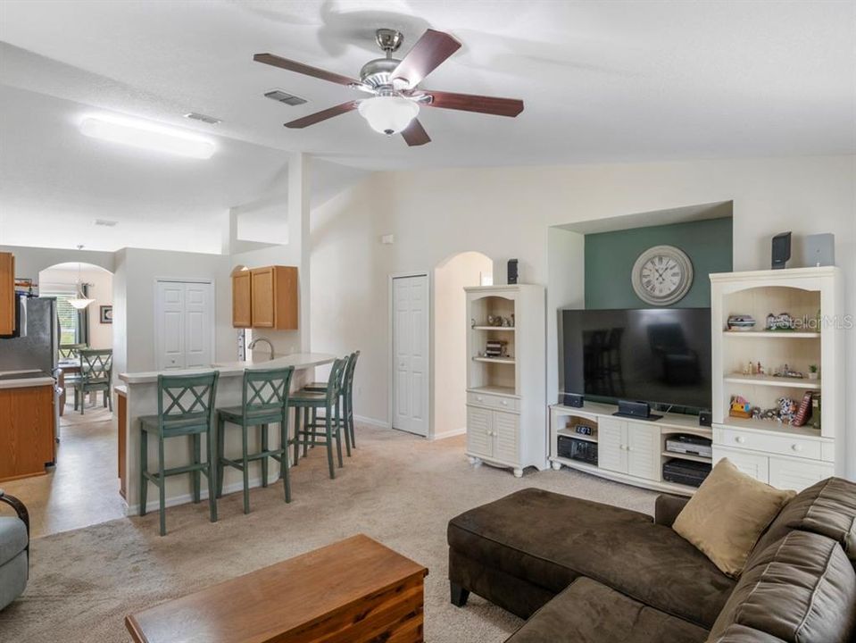 For Sale: $329,900 (4 beds, 2 baths, 1720 Square Feet)