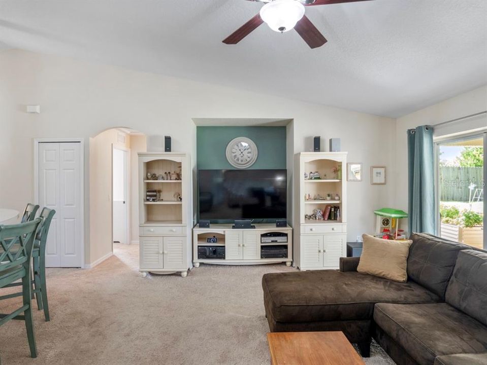 For Sale: $329,900 (4 beds, 2 baths, 1720 Square Feet)