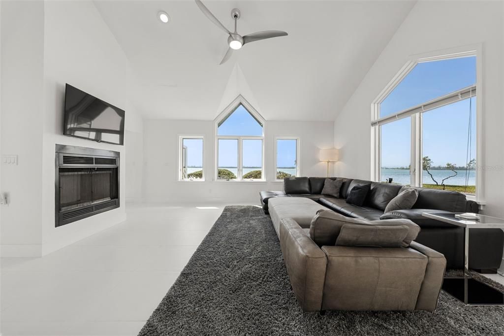 For Sale: $875,000 (3 beds, 2 baths, 3069 Square Feet)