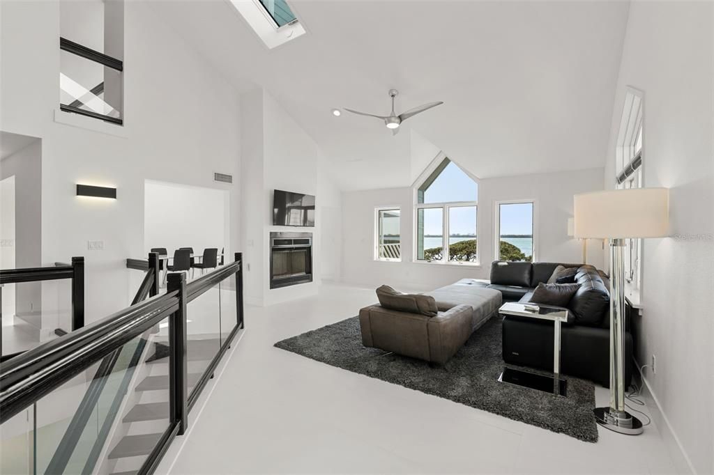For Sale: $875,000 (3 beds, 2 baths, 3069 Square Feet)