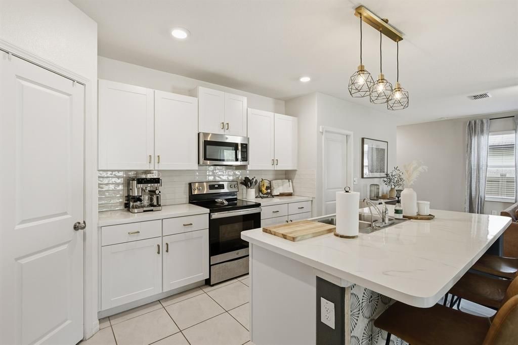 For Sale: $349,000 (4 beds, 2 baths, 1870 Square Feet)