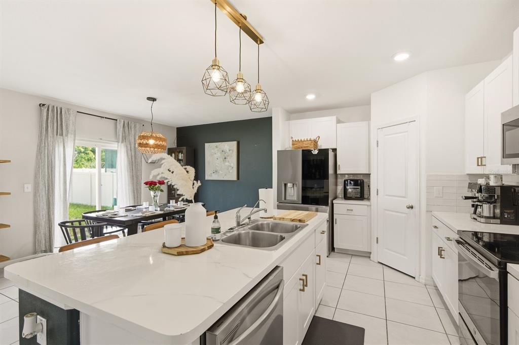 For Sale: $349,000 (4 beds, 2 baths, 1870 Square Feet)