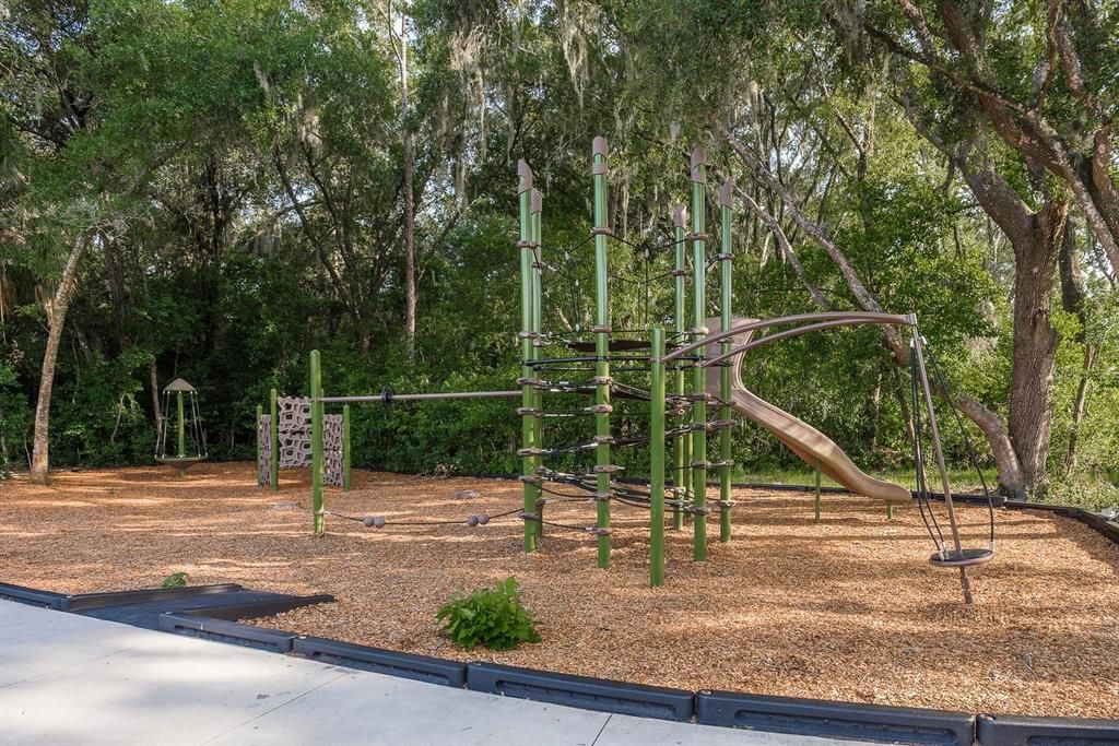 For Sale: $349,000 (4 beds, 2 baths, 1870 Square Feet)