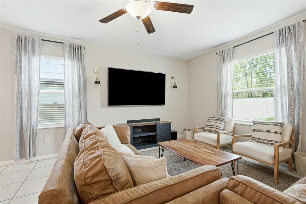 For Sale: $349,000 (4 beds, 2 baths, 1870 Square Feet)