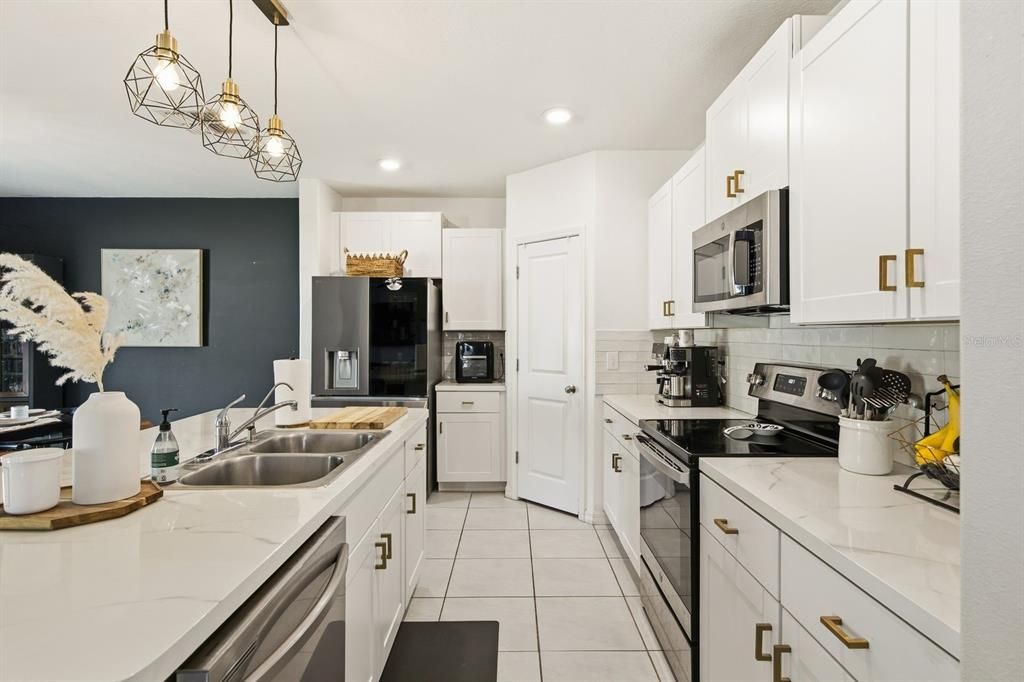 For Sale: $349,000 (4 beds, 2 baths, 1870 Square Feet)