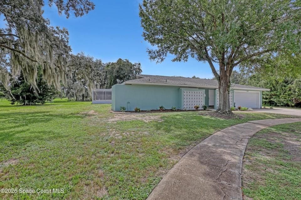 For Sale: $459,000 (4 beds, 2 baths, 2043 Square Feet)