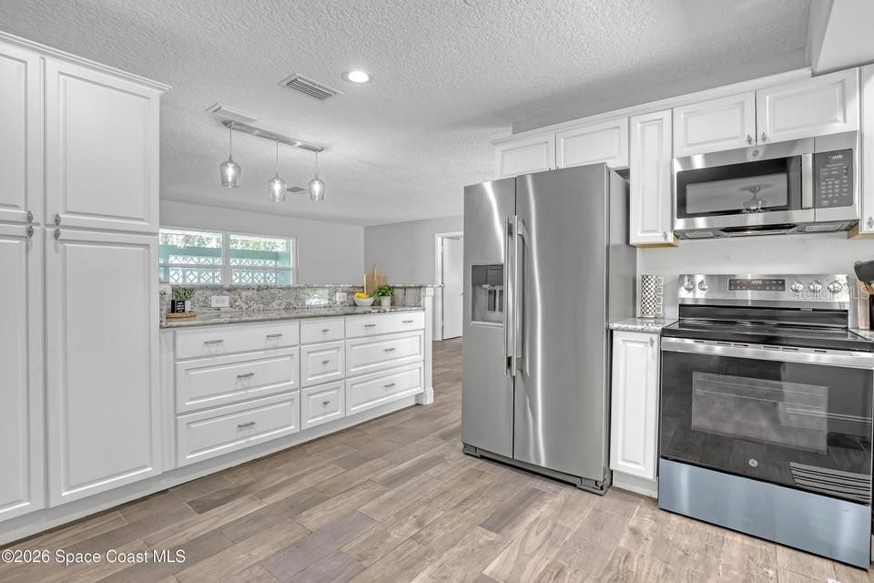 For Sale: $459,000 (4 beds, 2 baths, 2043 Square Feet)