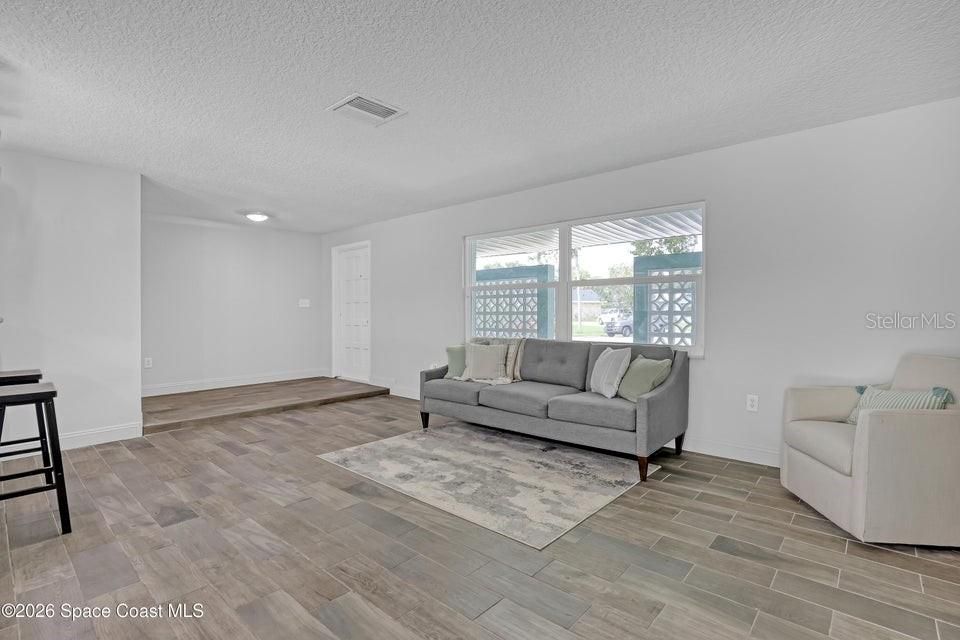 For Sale: $459,000 (4 beds, 2 baths, 2043 Square Feet)