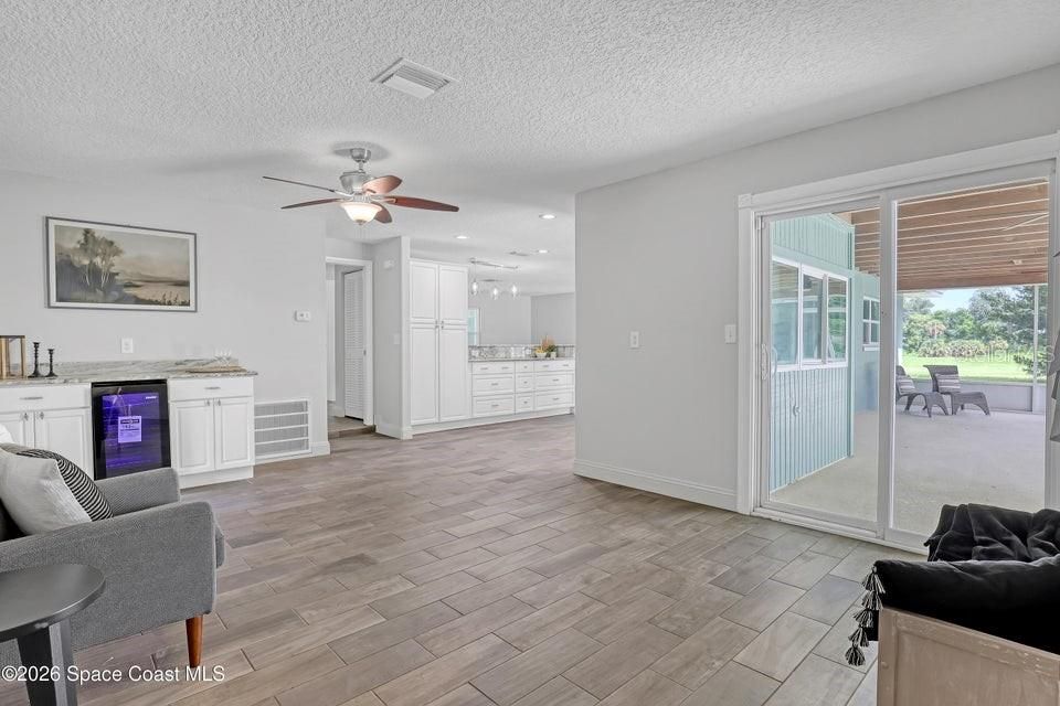 For Sale: $459,000 (4 beds, 2 baths, 2043 Square Feet)
