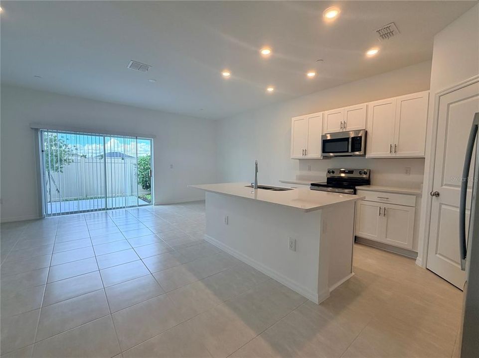 For Rent: $2,600 (3 beds, 2 baths, 1285 Square Feet)