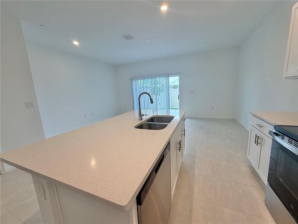 For Rent: $2,600 (3 beds, 2 baths, 1285 Square Feet)