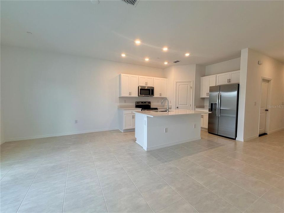 For Rent: $2,600 (3 beds, 2 baths, 1285 Square Feet)