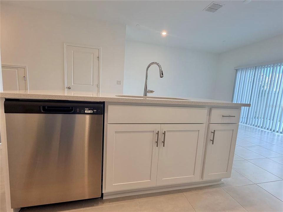 For Rent: $2,600 (3 beds, 2 baths, 1285 Square Feet)