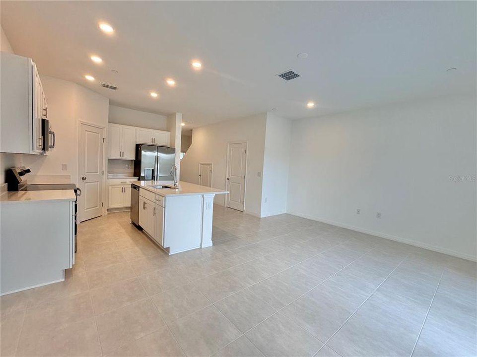 For Rent: $2,600 (3 beds, 2 baths, 1285 Square Feet)