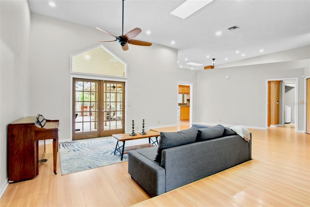 For Sale: $789,000 (4 beds, 3 baths, 2522 Square Feet)