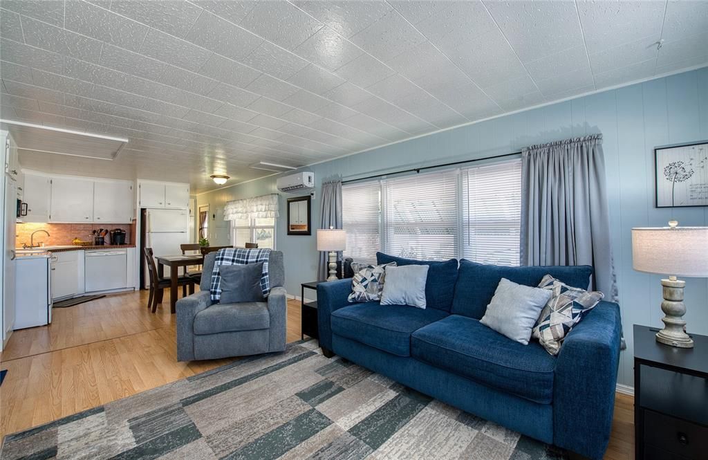 For Sale: $117,000 (1 beds, 1 baths, 564 Square Feet)