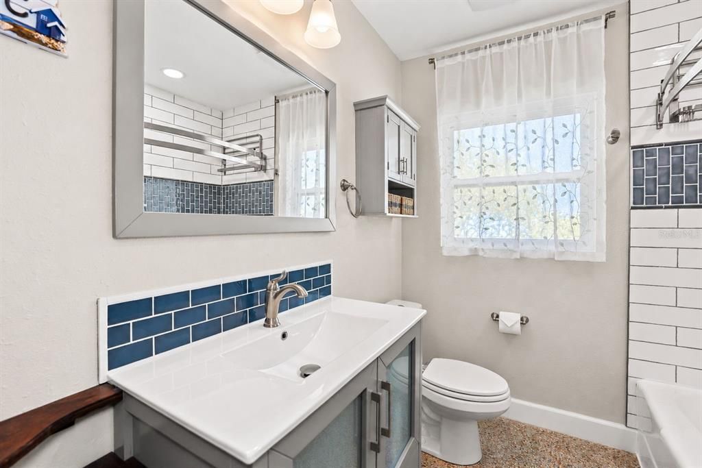 Под контрактом: $645,000 (3 спален, 2 ванн, 1816 Квадратных фут)