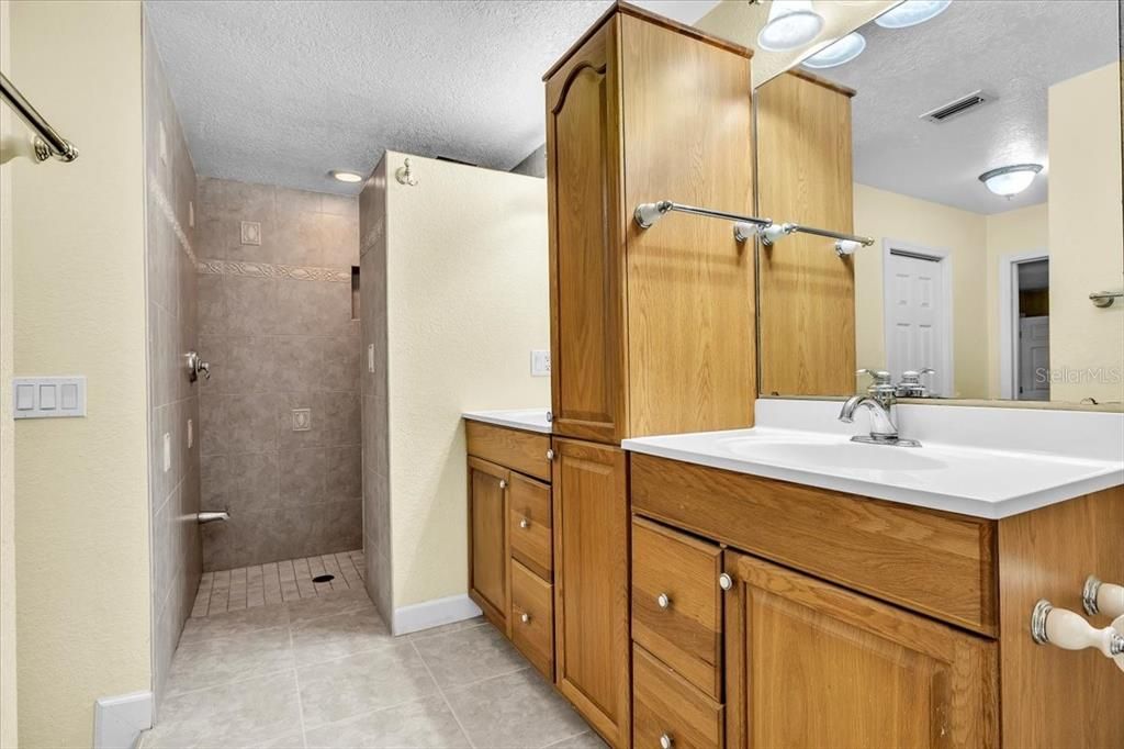 En Venta: $515,000 (3 camas, 2 baños, 2135 Pies cuadrados)