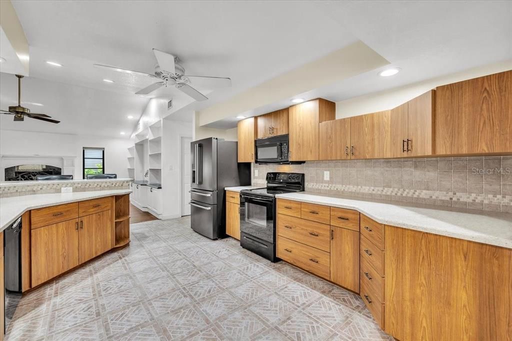 En Venta: $515,000 (3 camas, 2 baños, 2135 Pies cuadrados)