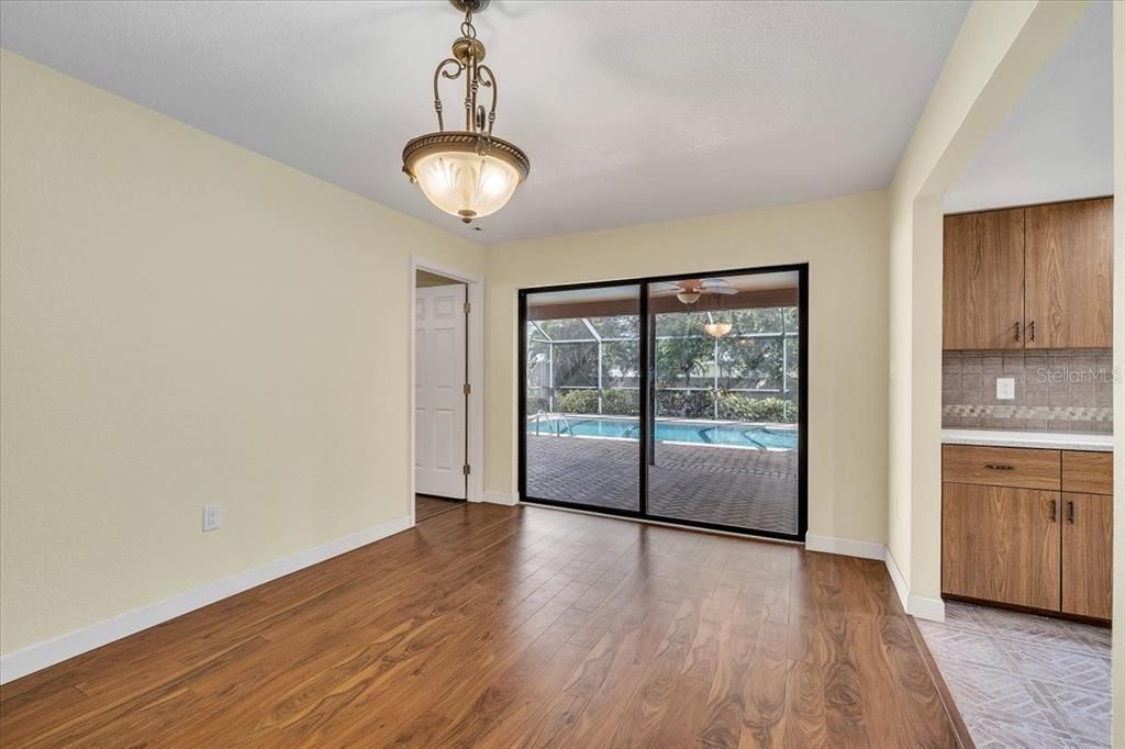 En Venta: $515,000 (3 camas, 2 baños, 2135 Pies cuadrados)