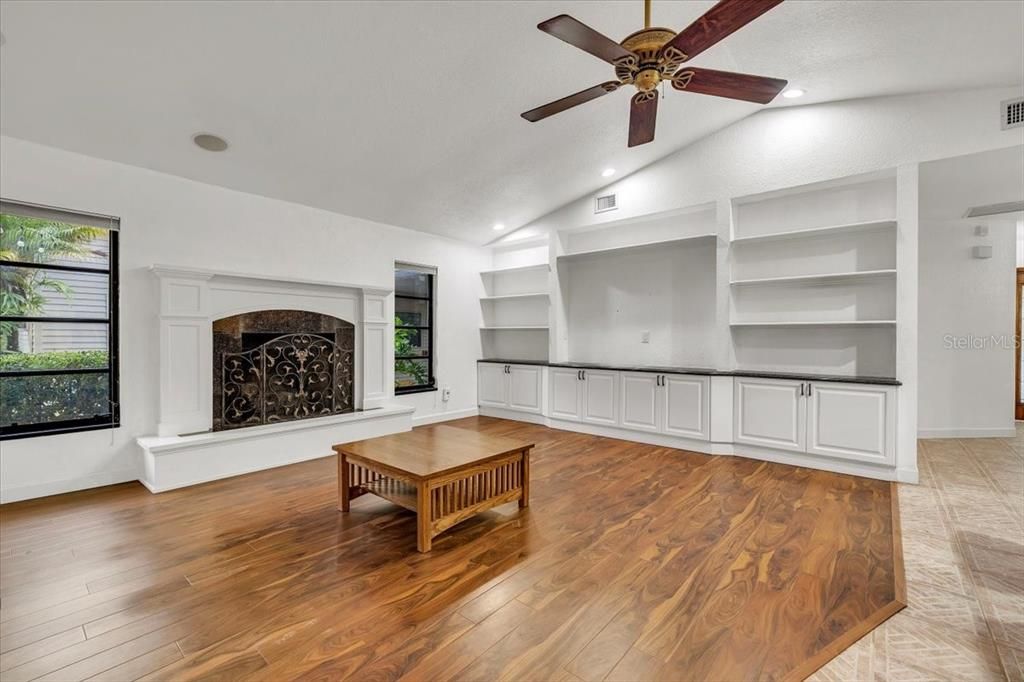 En Venta: $515,000 (3 camas, 2 baños, 2135 Pies cuadrados)
