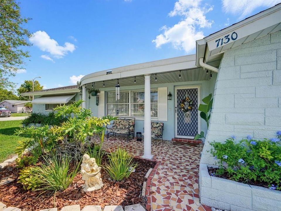 For Sale: $239,900 (2 beds, 2 baths, 1325 Square Feet)