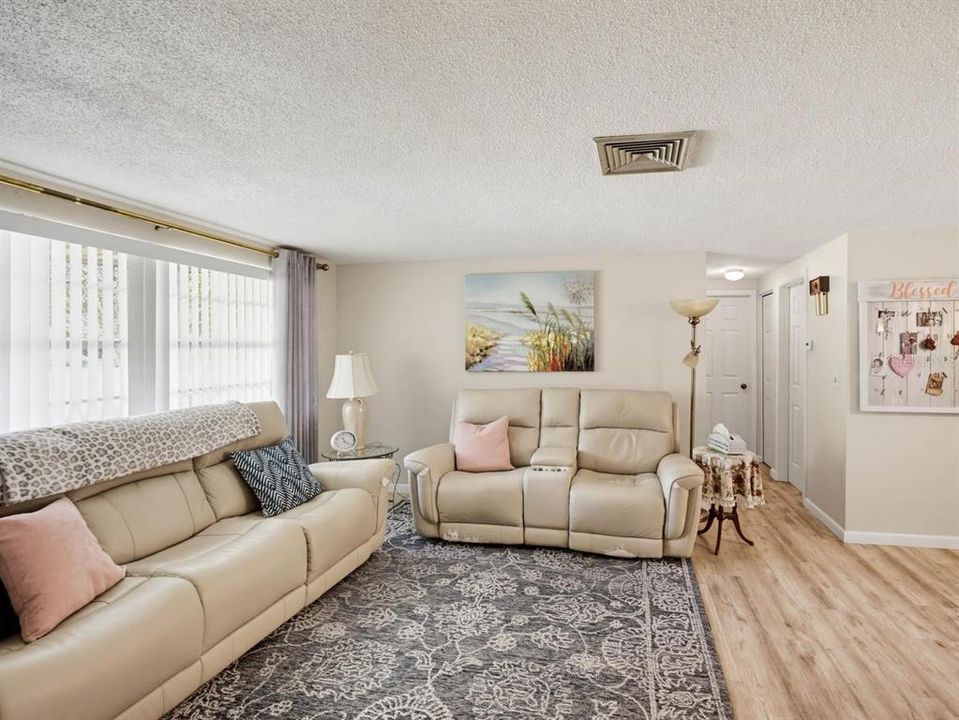For Sale: $239,900 (2 beds, 2 baths, 1325 Square Feet)