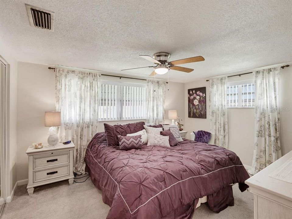 For Sale: $239,900 (2 beds, 2 baths, 1325 Square Feet)