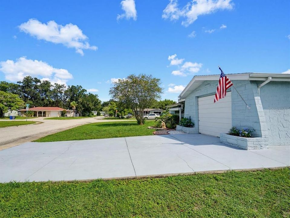 For Sale: $239,900 (2 beds, 2 baths, 1325 Square Feet)