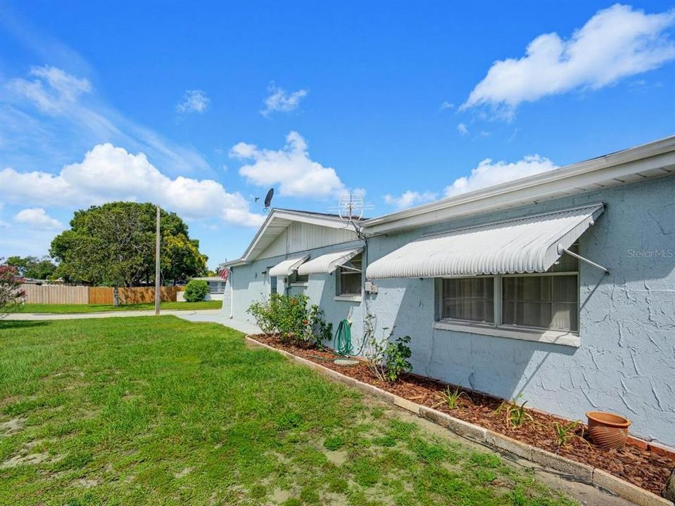 For Sale: $239,900 (2 beds, 2 baths, 1325 Square Feet)