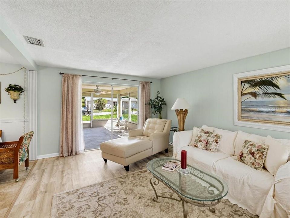 For Sale: $239,900 (2 beds, 2 baths, 1325 Square Feet)