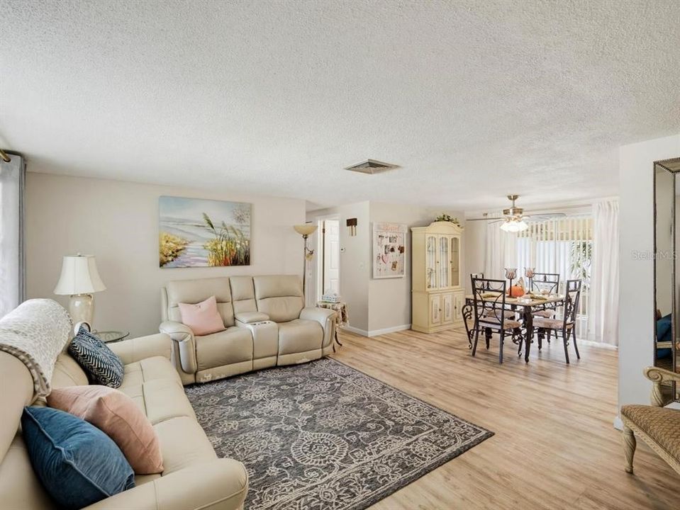 For Sale: $239,900 (2 beds, 2 baths, 1325 Square Feet)