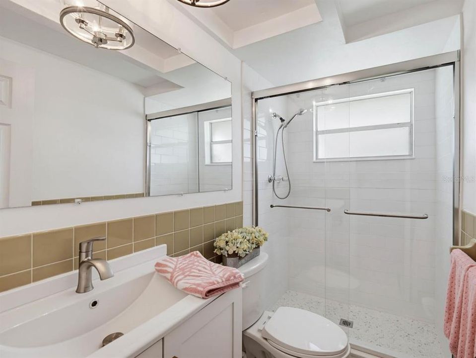 For Sale: $239,900 (2 beds, 2 baths, 1325 Square Feet)