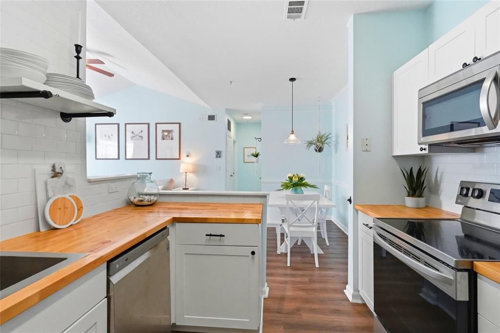 For Sale: $250,000 (2 beds, 2 baths, 1132 Square Feet)