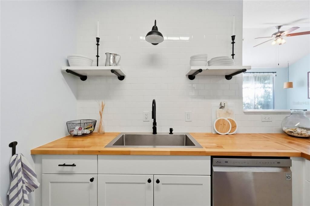 For Sale: $250,000 (2 beds, 2 baths, 1132 Square Feet)