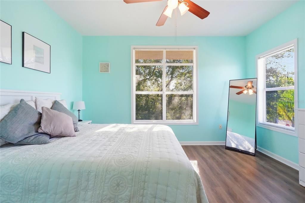 For Sale: $250,000 (2 beds, 2 baths, 1132 Square Feet)