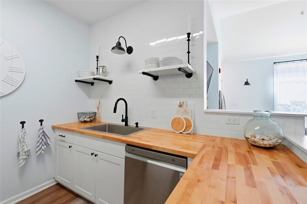 For Sale: $250,000 (2 beds, 2 baths, 1132 Square Feet)