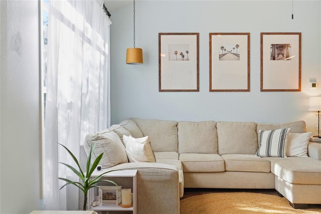 For Sale: $250,000 (2 beds, 2 baths, 1132 Square Feet)