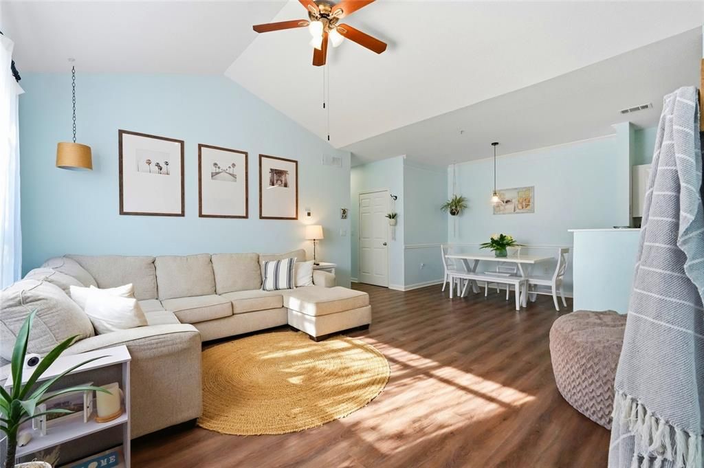 For Sale: $250,000 (2 beds, 2 baths, 1132 Square Feet)