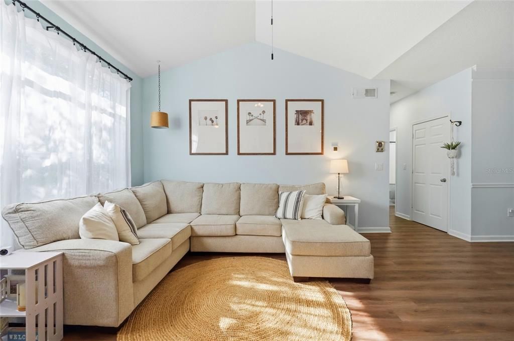 For Sale: $250,000 (2 beds, 2 baths, 1132 Square Feet)